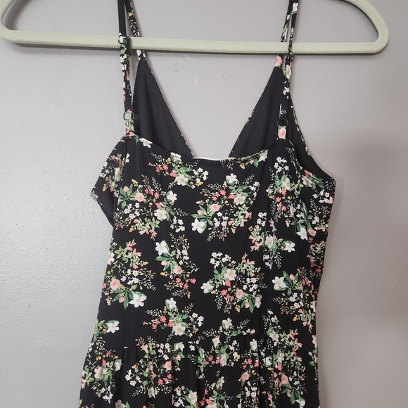 NWOT Kaileigh Jumpsuit; Black Floral size Small cropped leg with pockets - Picture 6 of 12